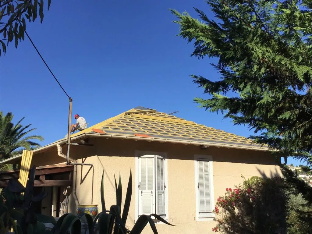 Rénovation de toiture sur un immeuble à Monthey