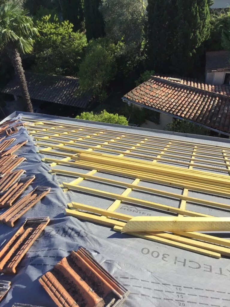 Rénovation de toiture avec pose de fenêtres de toit